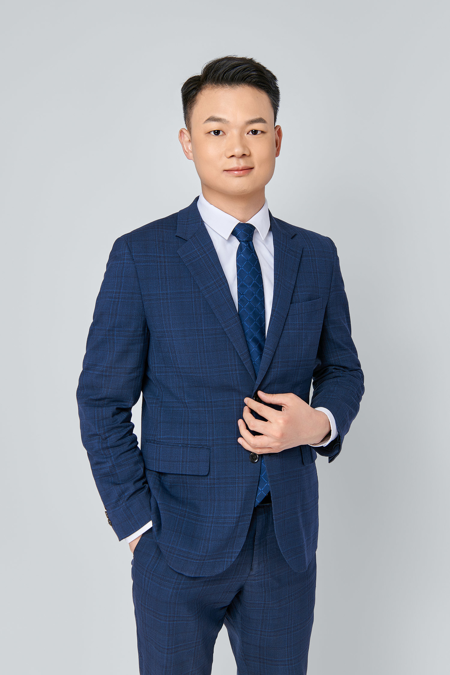 罗赢政