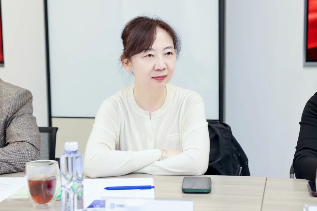 全国人大代表走进嘉观联络站与市区人大代表座谈交流(图4) 全国人大代表走进嘉观联络站与市区人大代表座谈交流(图4)
