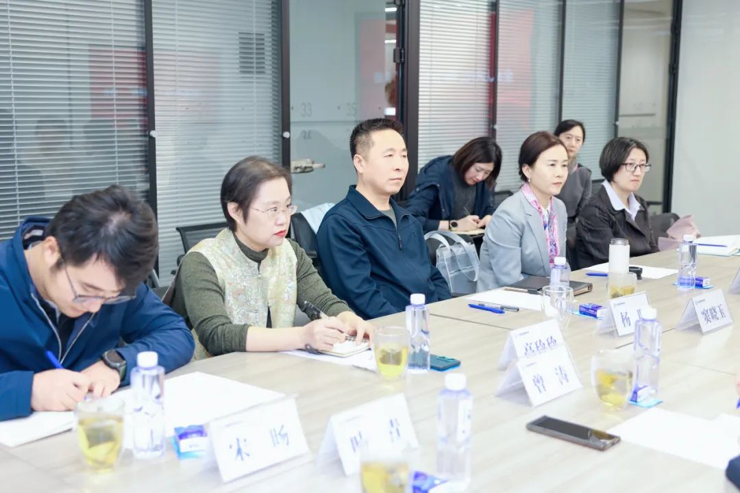 全国人大代表走进嘉观联络站与市区人大代表座谈交流(图5) 全国人大代表走进嘉观联络站与市区人大代表座谈交流(图5)