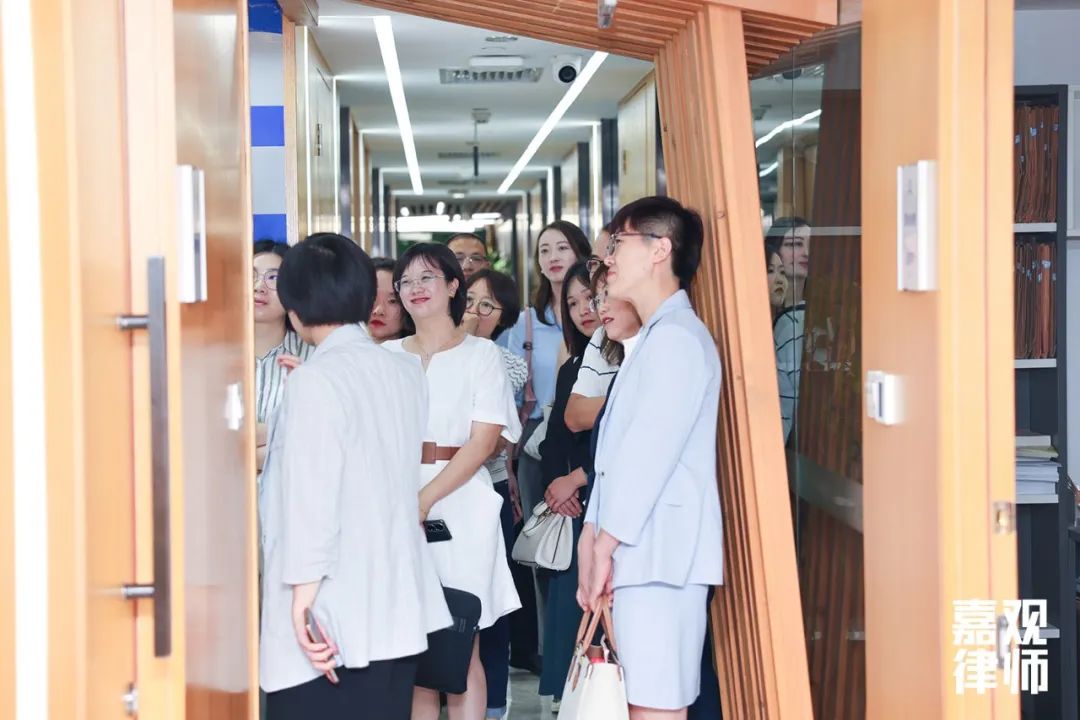 顺义区律师协会会长张雪霞一行莅临嘉观参访交流